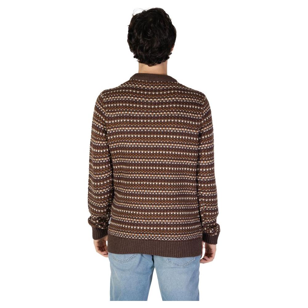 Back view of Only & Sons brown cotton sweater for men, featuring a knitted fall/winter pattern. Composition: 60% cotton, 40% acrylic.