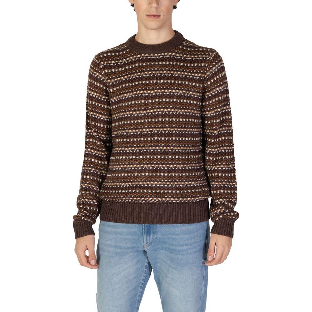 Men's knitwear: Only & Sons brown cotton sweater for fall/winter collection, 60% cotton, 40% acrylic. Casual wear fashion.