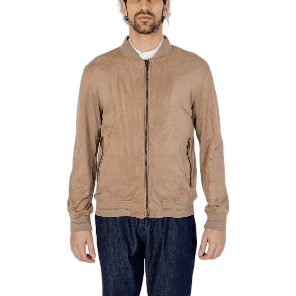 Man wearing a Hamaki-Ho gray polyester jacket suitable for spring and summer, showcasing its stylish design and sleek fit.