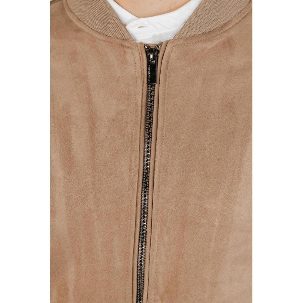 Close-up view of a Hamaki-Ho gray polyester men's jacket with a zipper, part of the spring/summer collection.