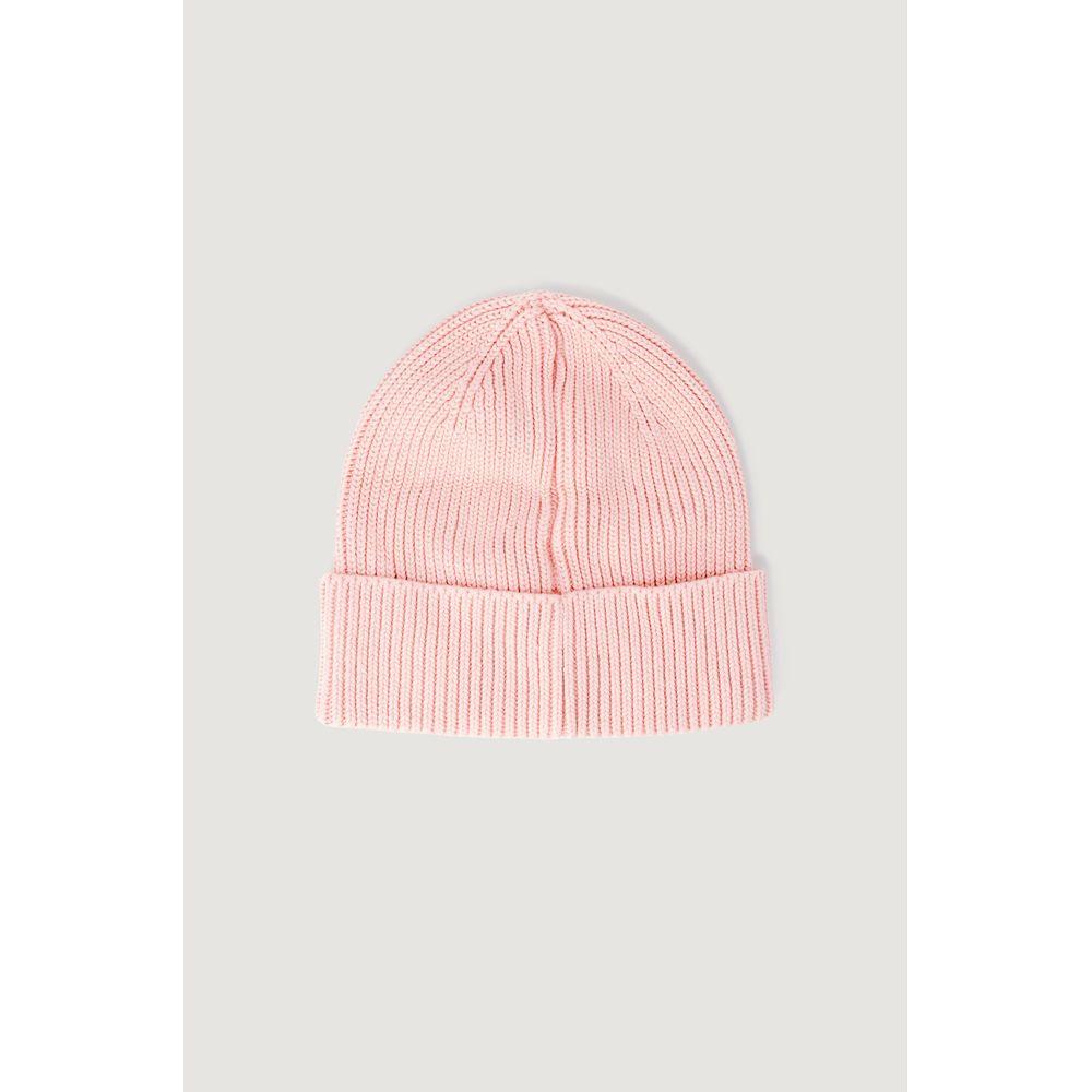 Calvin Klein Jeans pink ribbed cotton beanie with embroidered logo, ideal for women’s winter fashion and outdoor adventures.