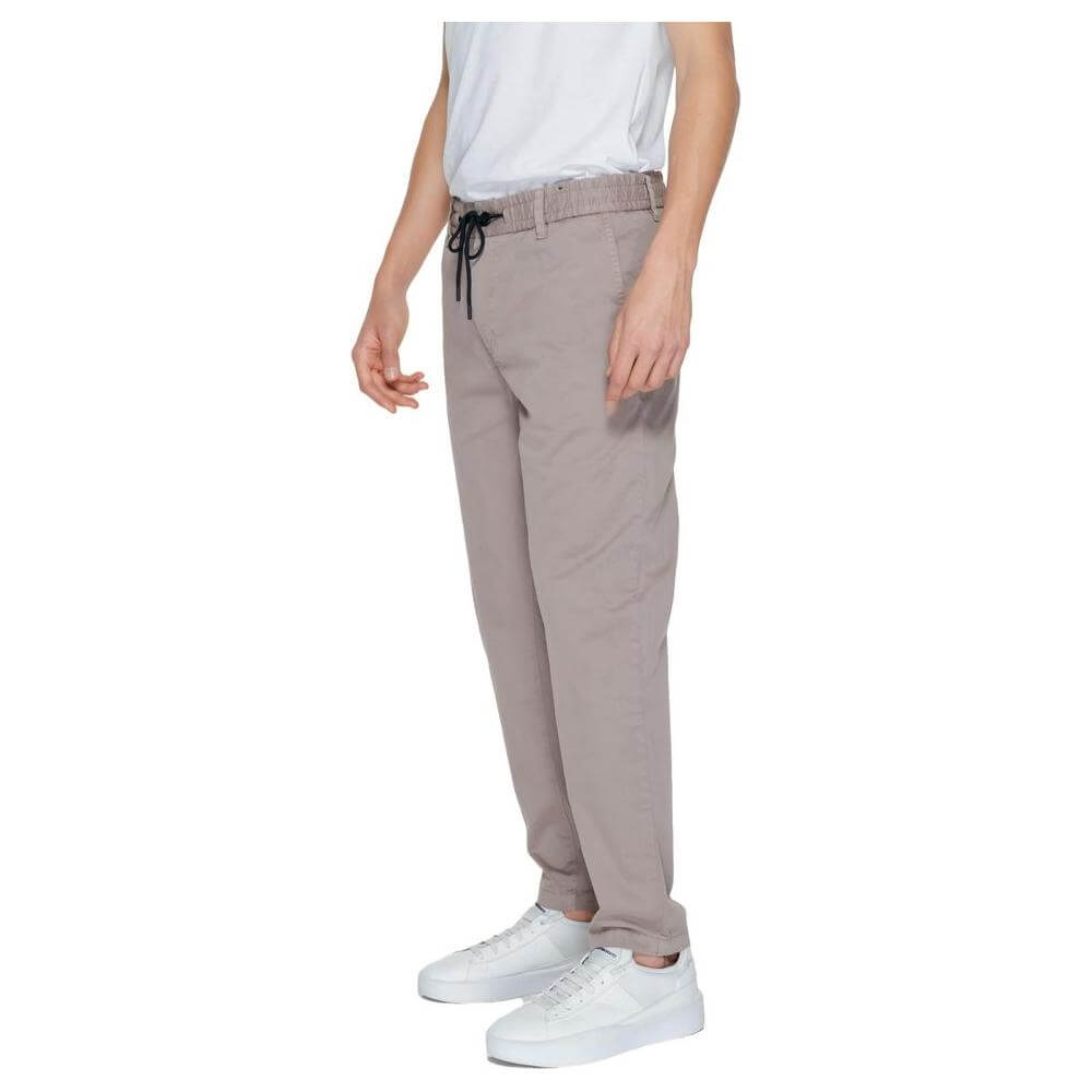 Hugo Boss brown cotton tapered trousers for men, part of the spring/summer collection made of 97% cotton and 3% elastane.
