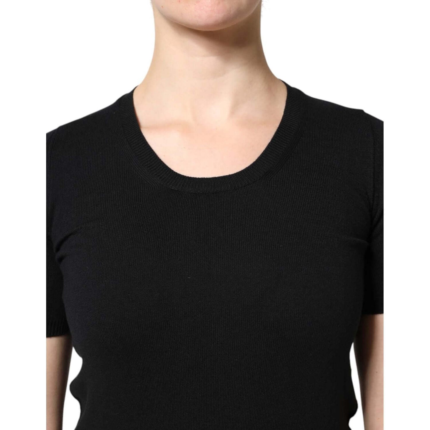 Dolce & Gabbana black cotton round neck short sleeve T-shirt, high quality Italian craftsmanship, featuring subtle logo detail.