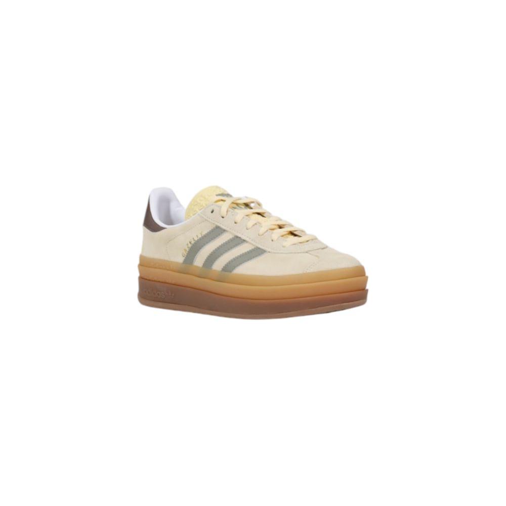 Adidas Cream Gazelle Bold W suede leather sneaker with thick sole, perfect for casual and refined outfits, offering style and comfort.
