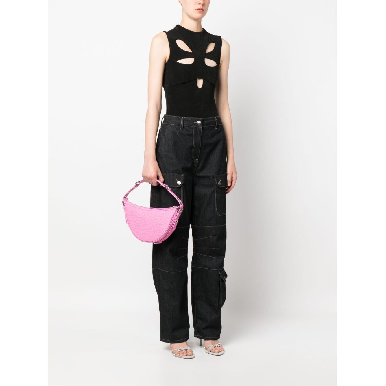 Front view with bag zipped and handles upright.
