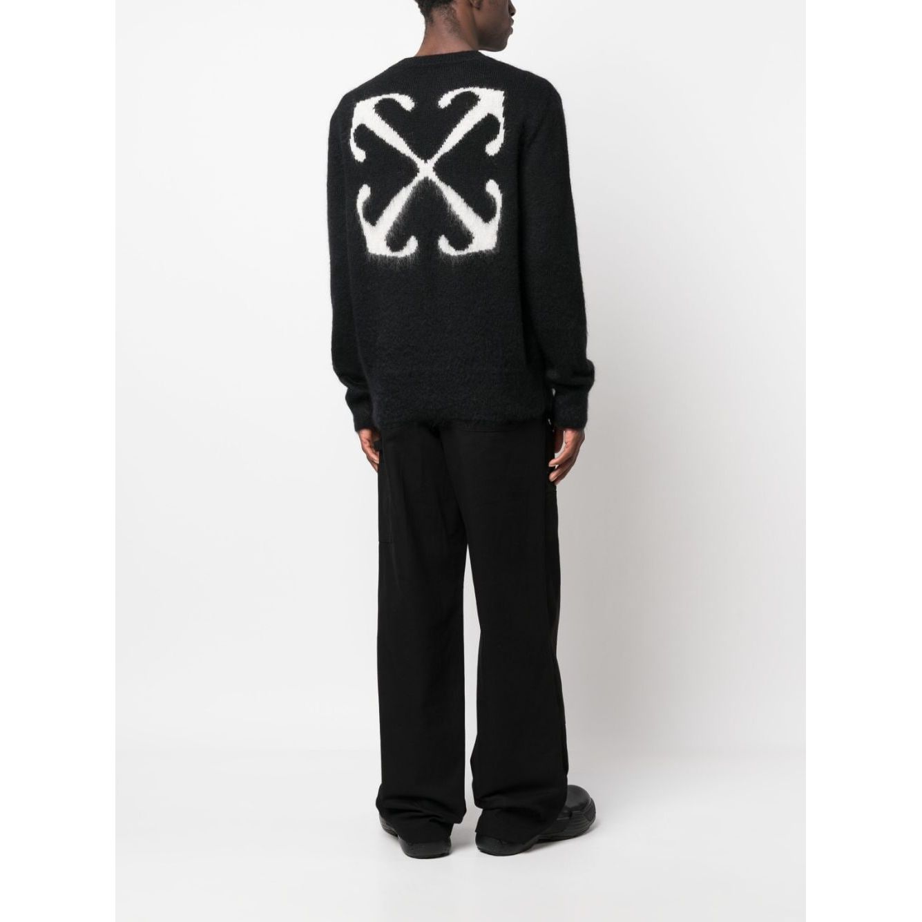 Off White Arrow Crewneck Sweater OMHE170F23KNI0011061