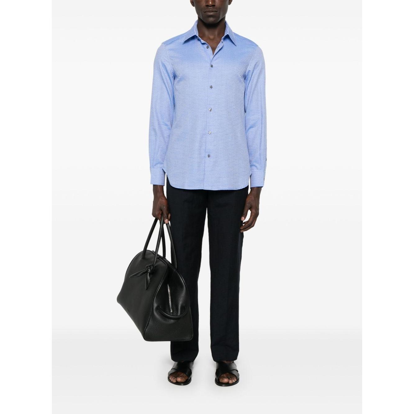 Front view with bag zipped and handles upright.