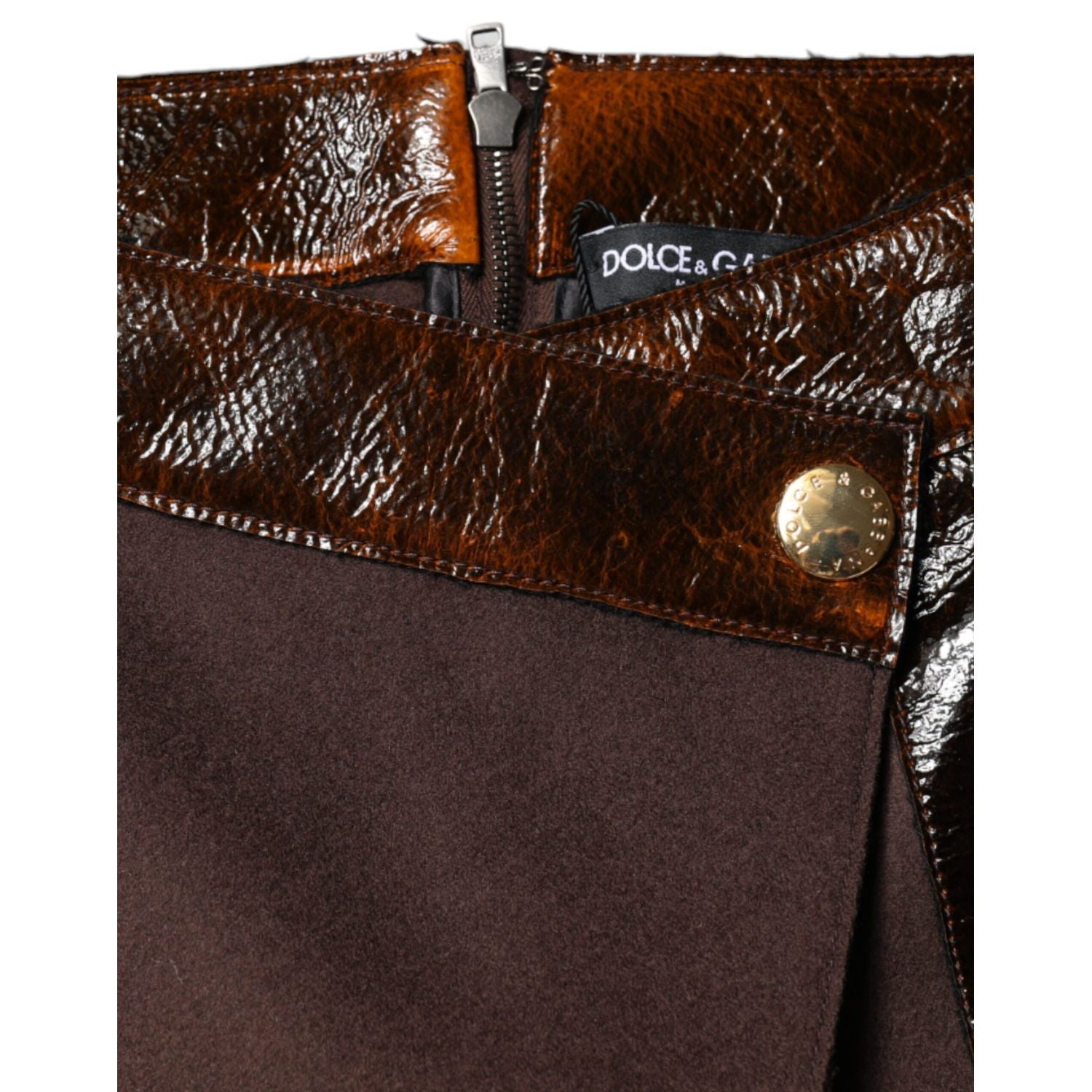Front view with bag zipped and handles upright.