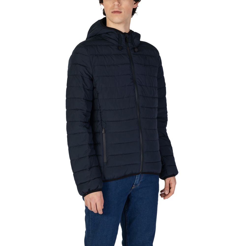 Front view with bag zipped and handles upright.