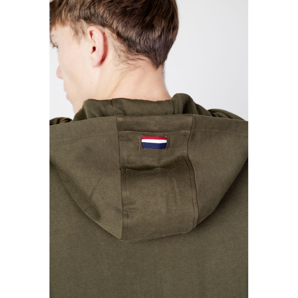 Front view with bag zipped and handles upright.