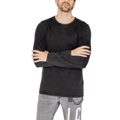 Man wearing Jack Jones Black Cotton Sweatshirt with crew neck and long sleeves, showcasing casual style and comfort.