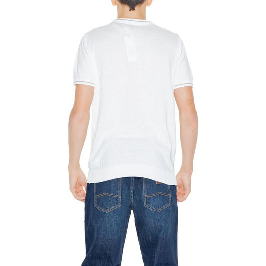 Back view of a man wearing a Hamaki-Ho white cotton short sleeve T-shirt from the Spring/Summer collection.