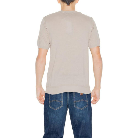 Back view of a men’s Hamaki-Ho beige cotton t-shirt, short-sleeve design, perfect for spring/summer. Made from 100% cotton yarn.
