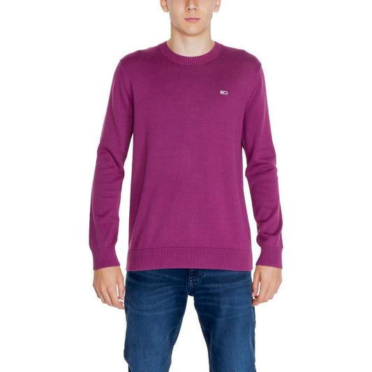 Man wearing a Tommy Hilfiger purple organic cotton sweater from the Autumn/Winter collection, paired with jeans.