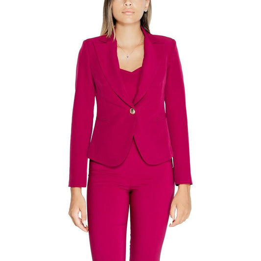 Woman wearing Rinascimento Bordeaux polyester blazer suit for fall/winter. Elegant women's fashion, 90% polyester, 10% elastane.