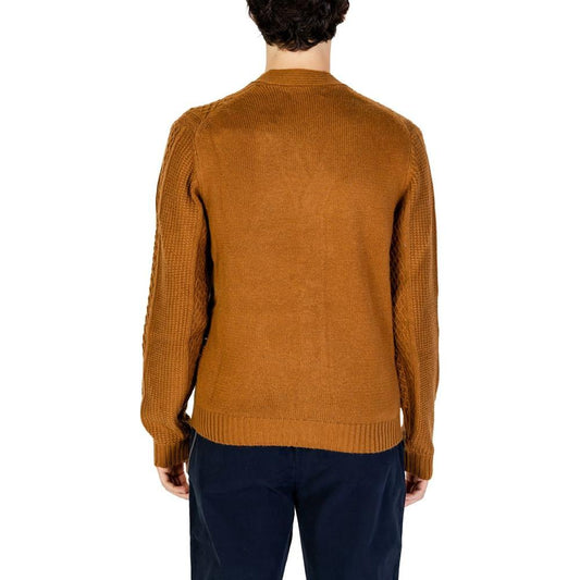 Back view of a men's Hamaki-Ho beige polyester cardigan from the fall/winter collection, featuring knitwear design and ribbed texture.