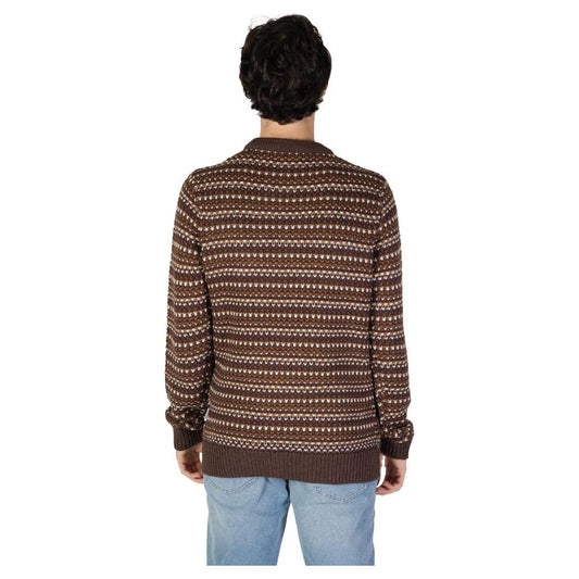 Back view of Only & Sons brown cotton sweater for men, featuring a knitted fall/winter pattern. Composition: 60% cotton, 40% acrylic.