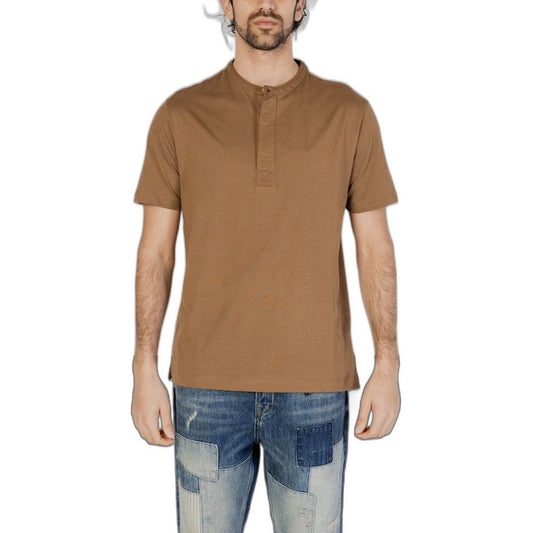 Men's brown T-shirt from Hamaki-Ho, short sleeve, 100% cotton, part of the Spring/Summer collection, worn by a male model.