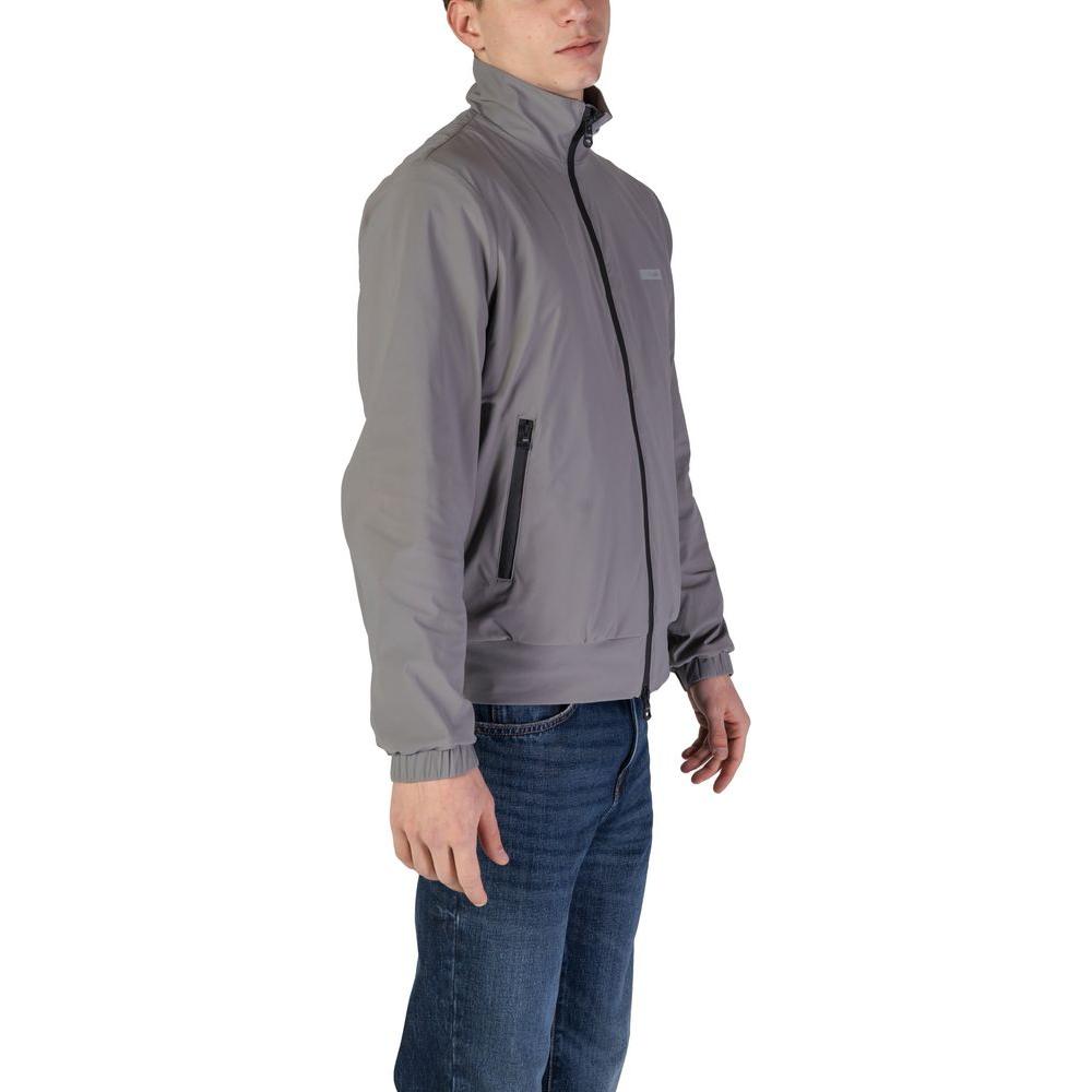 Front view with bag zipped and handles upright.