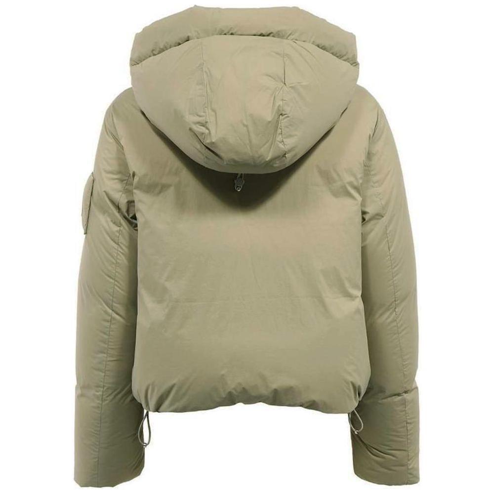Front view with bag zipped and handles upright.