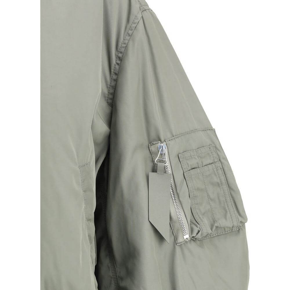 Front view with bag zipped and handles upright.