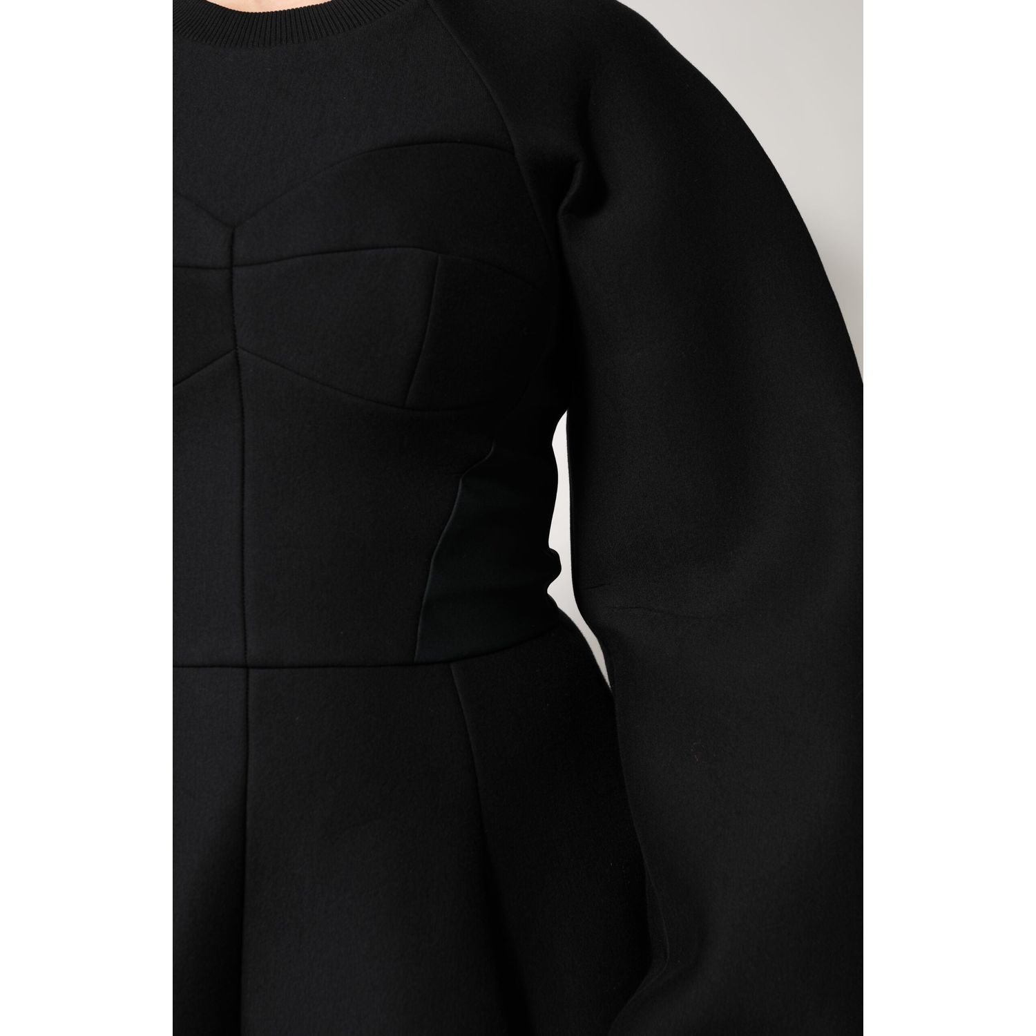 Front view with bag zipped and handles upright.