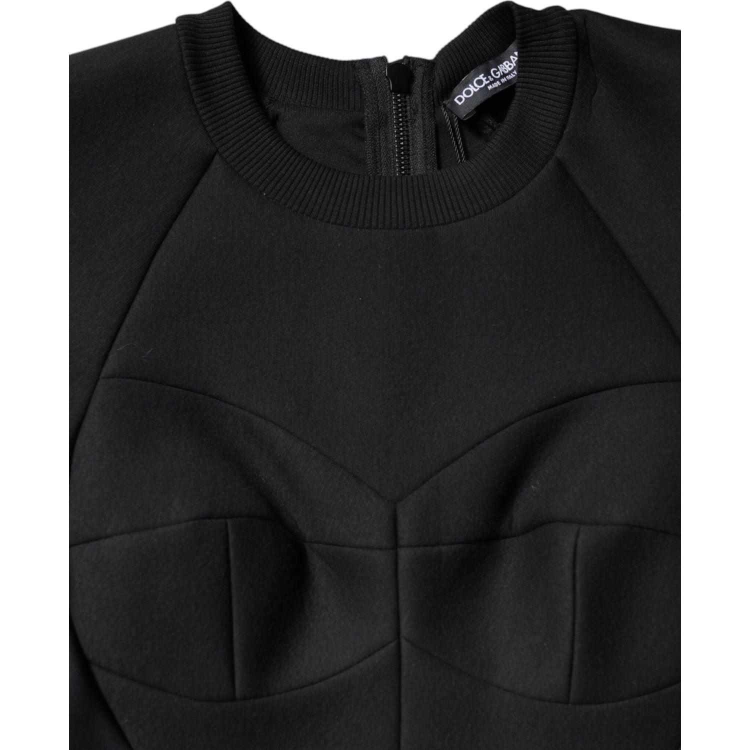 Front view with bag zipped and handles upright.
