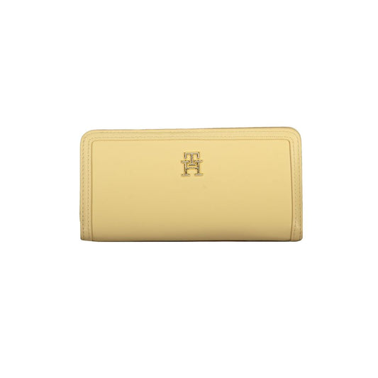 Tommy Hilfiger beige polyethylene wallet with logo, featuring 4 compartments, external pocket, card slots, and snap closure.
