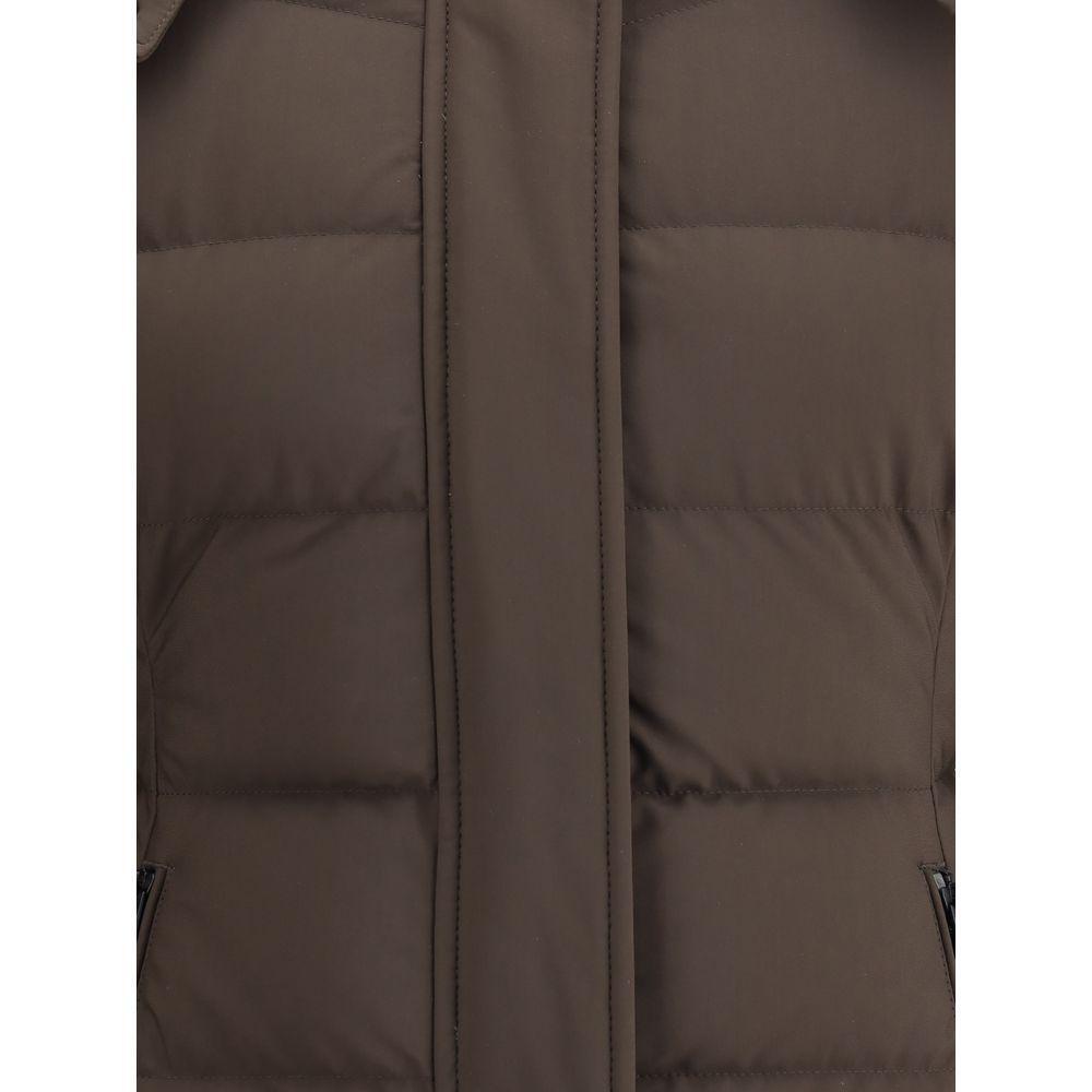 Front view with bag zipped and handles upright.