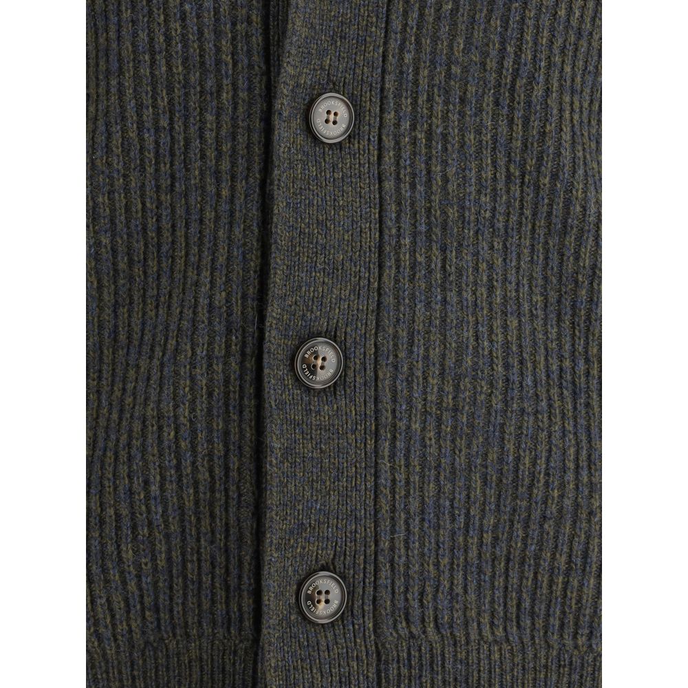 Close-up of button detail on Brooksfield Green Fleece Wool Cardigan showcasing ribbed texture and refined design.