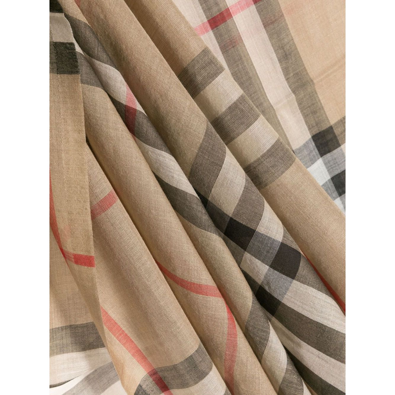 Burberry Check wool and silk scarf in archive beige with plaid pattern, featuring fringed edges and a logo patch, size 220x70 cm.