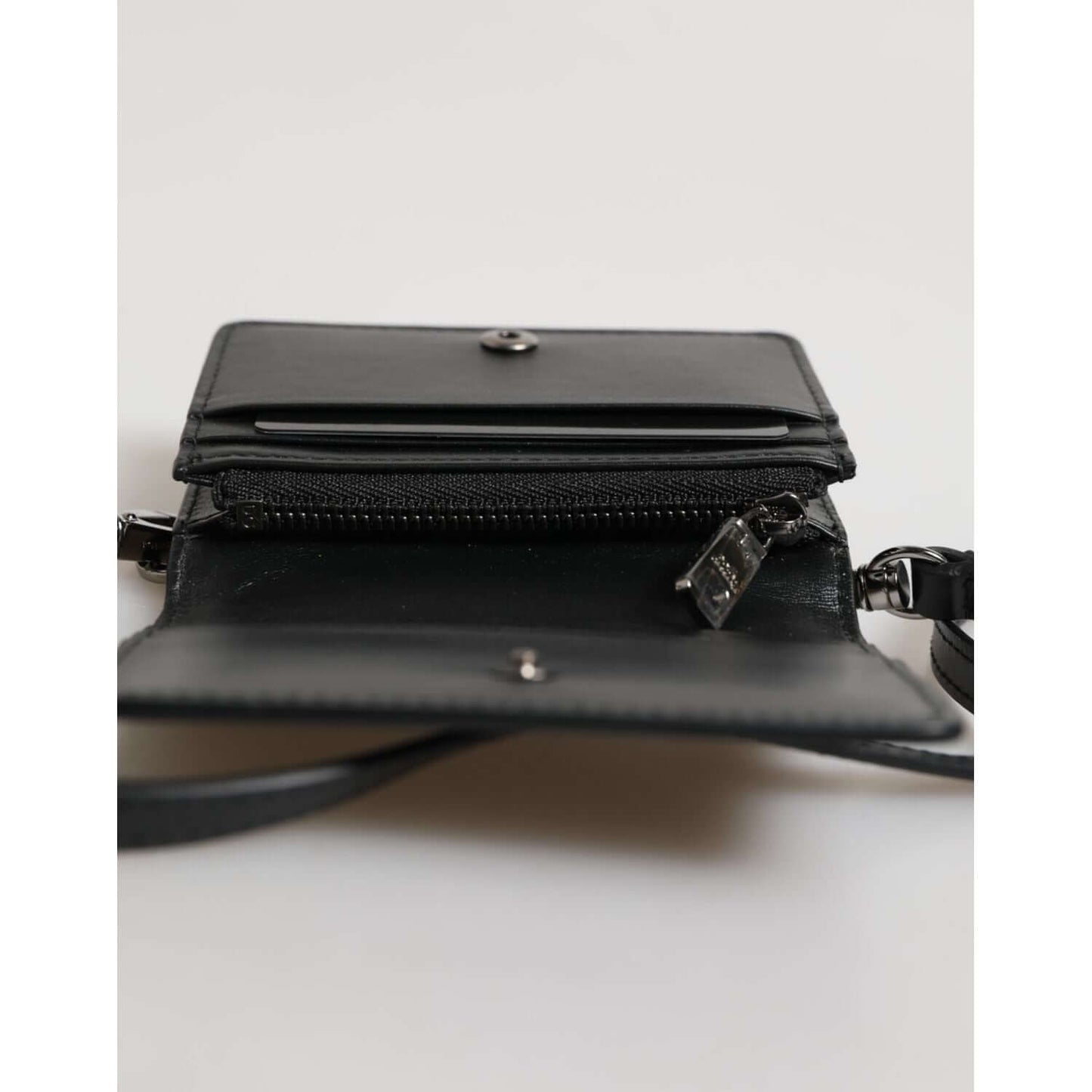 Dolce & Gabbana Black Leather Bifold Card Holder Crossbody Men Borse Bag with snap button and logo metal hardware.