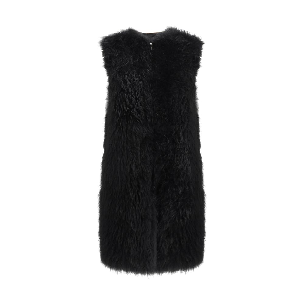 Luxurious black faux fur vest, sleeveless design, perfect for adding elegance and warmth to your autumn and winter wardrobe.