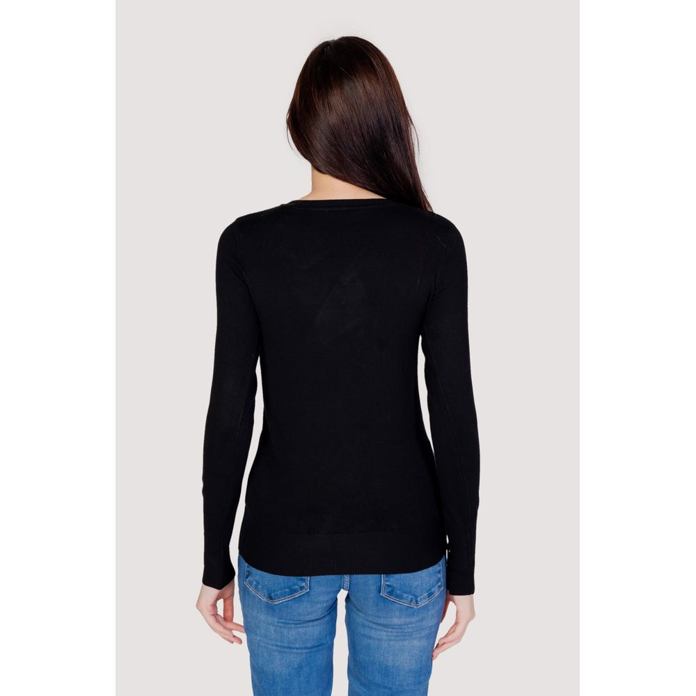 Back view of woman wearing Guess Black Cotton Sportswear jersey, part of the women's fall/winter collection made from 100% cotton.