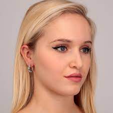 Woman wearing LA PETITE STORY JEWELRY Mod. LPS02ARQ182 earrings on a neutral background.