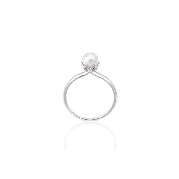 MAJORICA JEWELRY Mod. 16343.01.2.915.010.1 elegant pearl ring on a white background