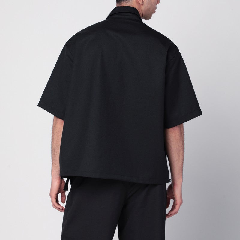 Front view with bag zipped and handles upright.