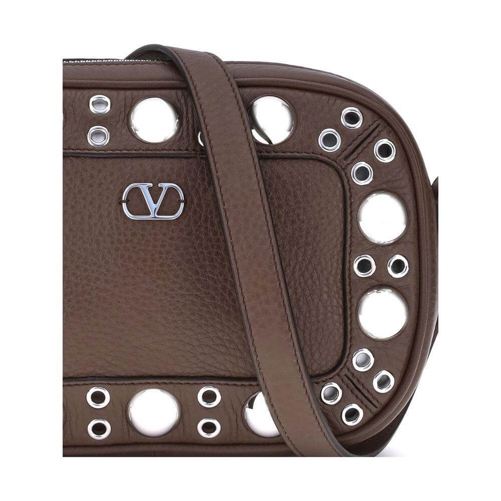 Front view with bag zipped and handles upright.