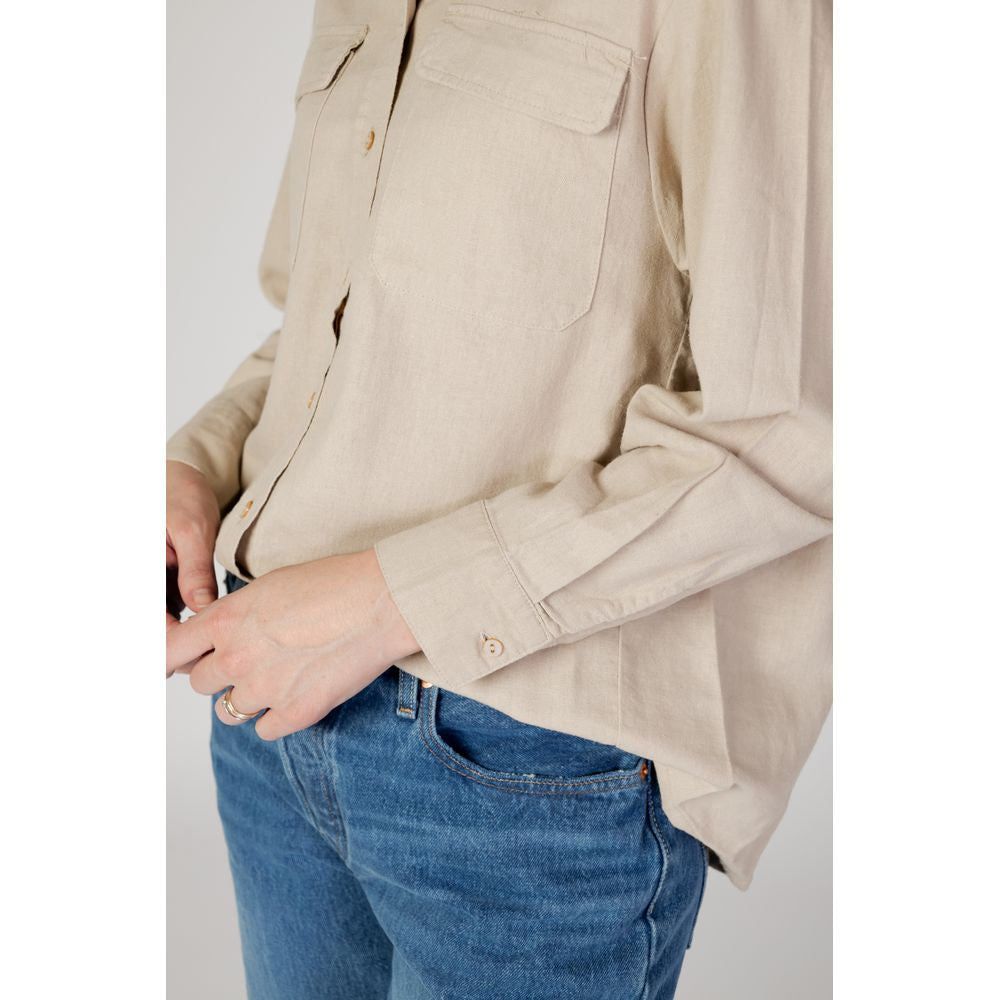 Front view with bag zipped and handles upright.